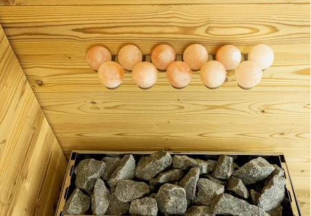 A himalájai só előnyei a szaunában és hogyan kell ott használni