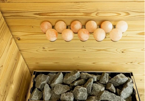 A himalájai só előnyei a szaunában és hogyan kell ott használni