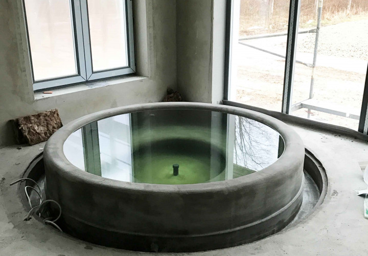 Beltéri hidromasszázs medence