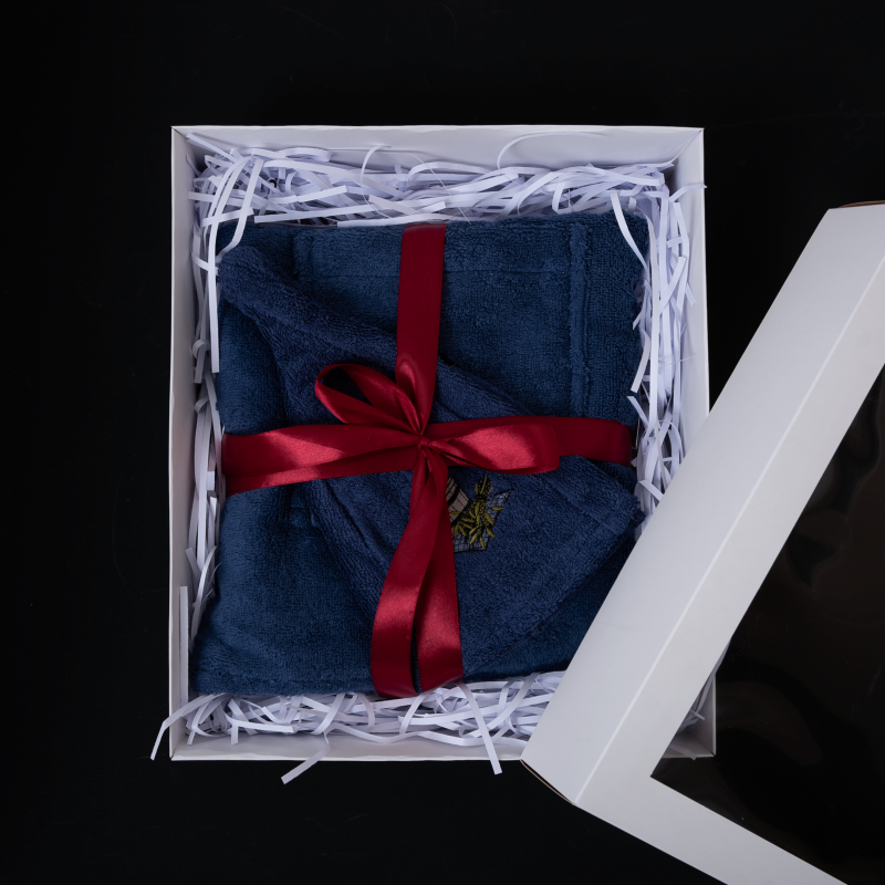 Ajándékkészlet Neki - KÉK, 55x150 cm, díszdobozban. Szaunához kötény és sapka